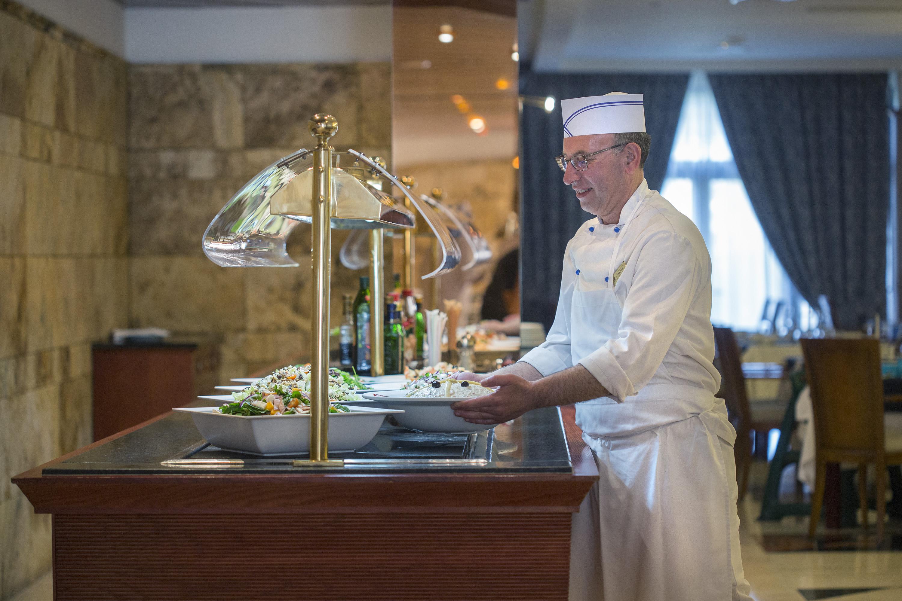 Hipotels Hipocampo Palace & Spa Cala Millor  Eksteriør billede A chef at work