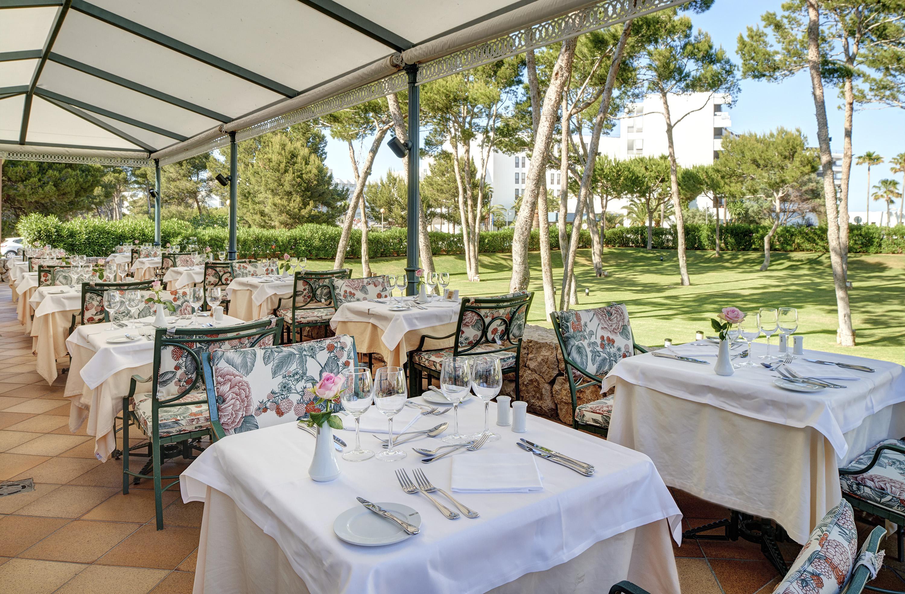 Hipotels Hipocampo Palace & Spa Cala Millor  Eksteriør billede Restaurant at the hotel