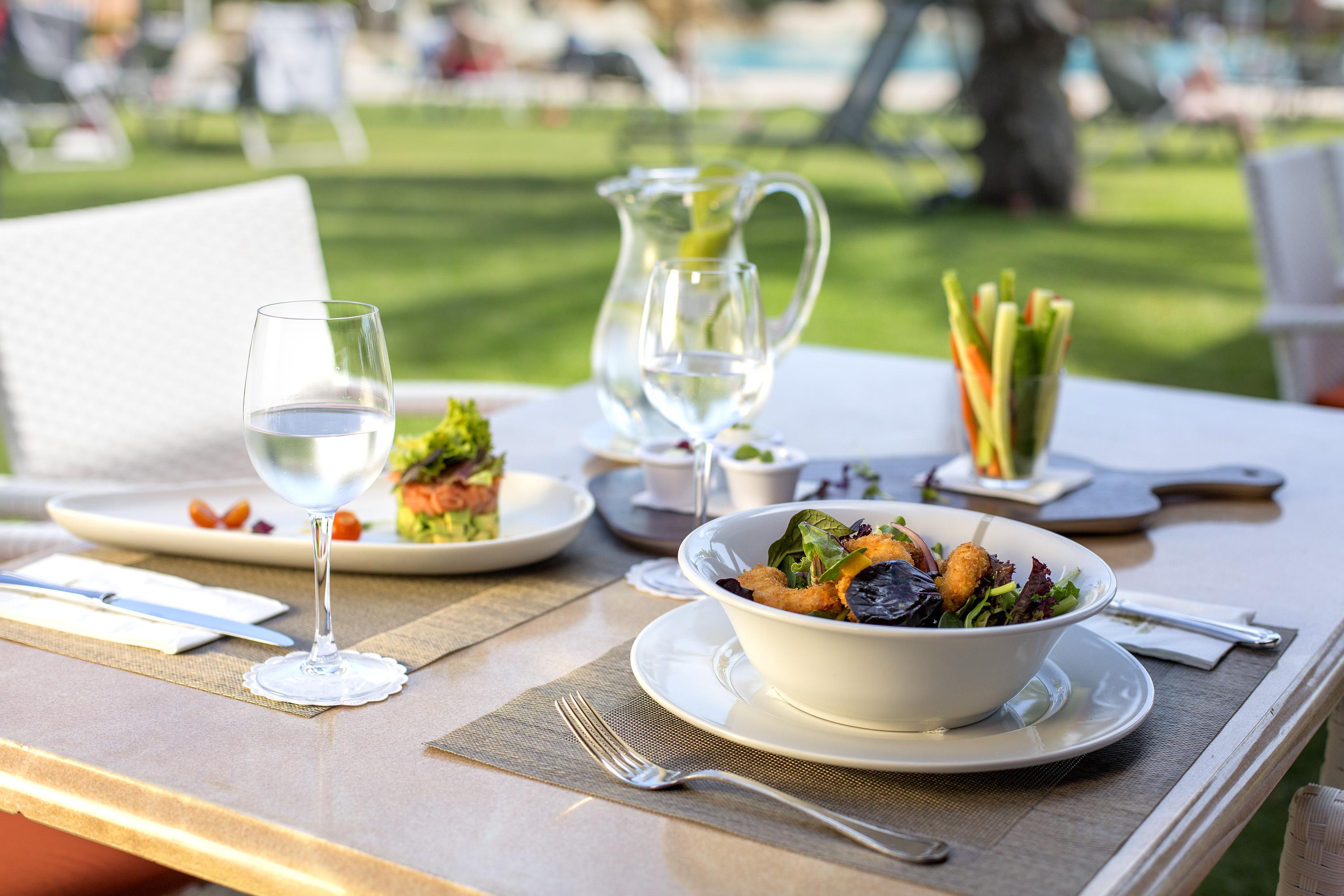 Hipotels Hipocampo Palace & Spa Cala Millor  Eksteriør billede A table set for lunch