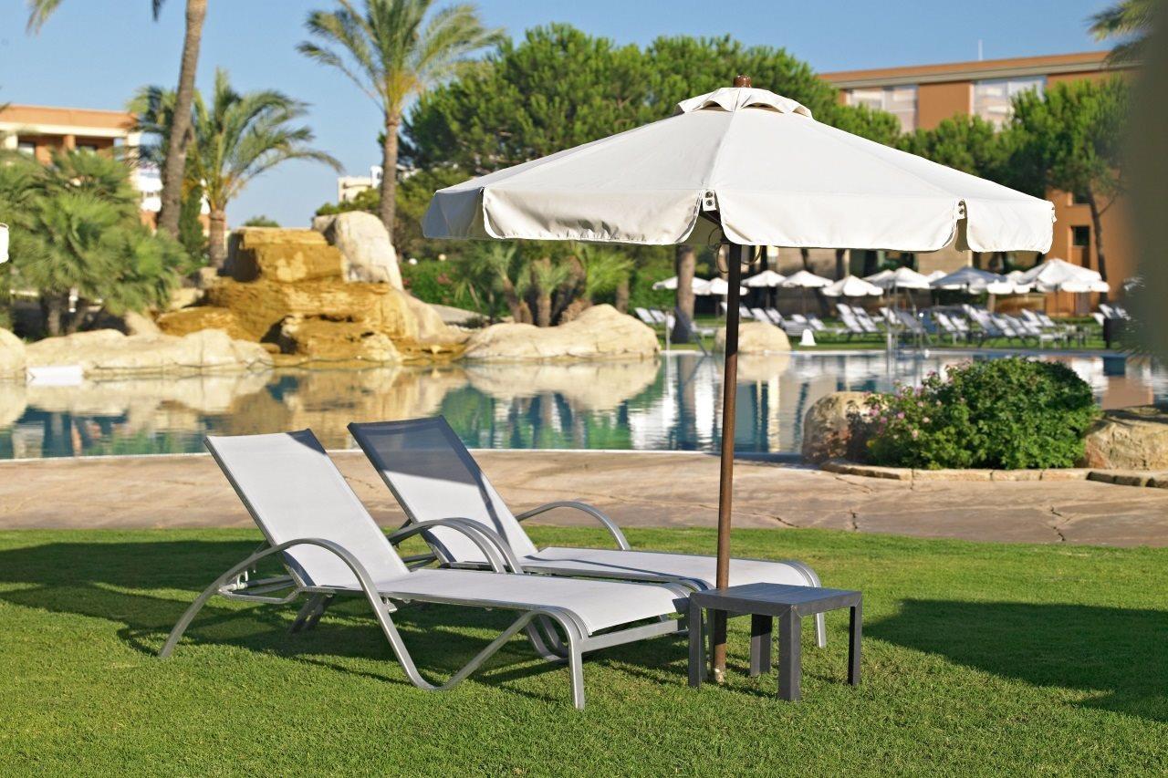 Hipotels Hipocampo Palace & Spa Cala Millor  Eksteriør billede A patio umbrella