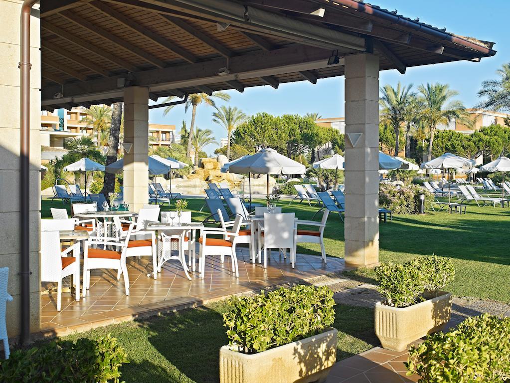 Hipotels Hipocampo Palace & Spa Cala Millor  Eksteriør billede The resort's poolside bar